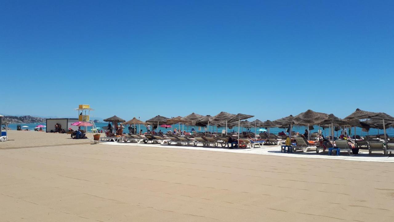 Nice Apartment In Hotel Ronda 4 First Beach Line フエンヒロラ エクステリア 写真